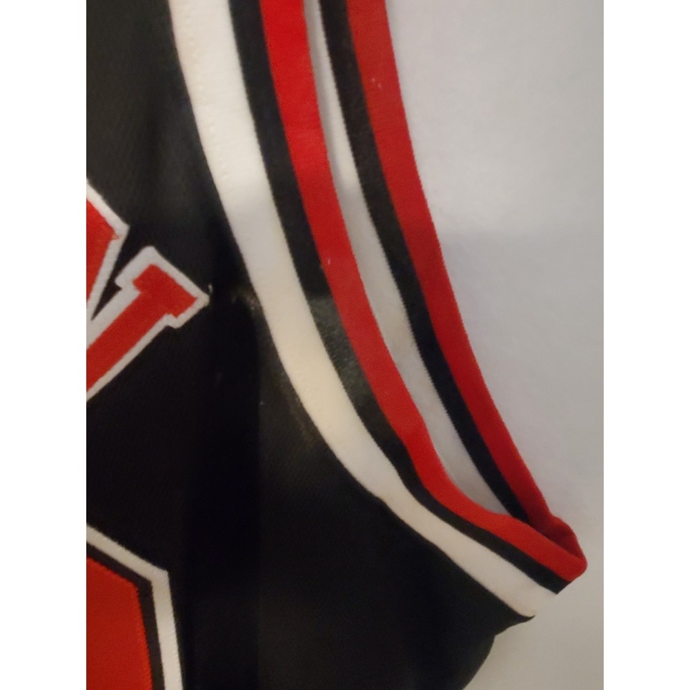 Michael Jordan Autographed Black Retirement Jersey with Upper Deck Hologram COA - Picture 7 of 9